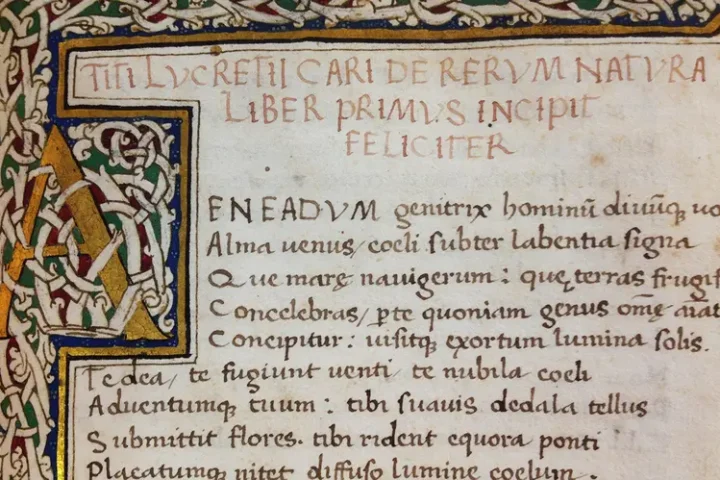 Lucretius’un Cambridge Üniversitesi’nde muhafaza edilen 1563 tarihli el yazması De Rerum Natura adlı eserinin açılış sayfası. Kaynak: Vikipedi.