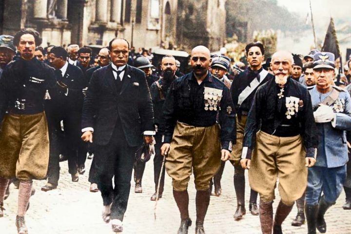 Mussolini’nin Roma'ya Yürüyüşü, (Soldan Sağa Doğru) Italo Balbo, Benito Mussolini, Cesare Maria De Vecchi, Emilio De Bono, 1922, via akg-images.com
